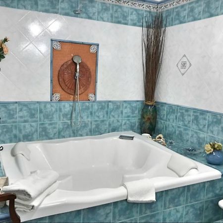 L'Alloggio Di Tina Hotel Наполи Екстериор снимка