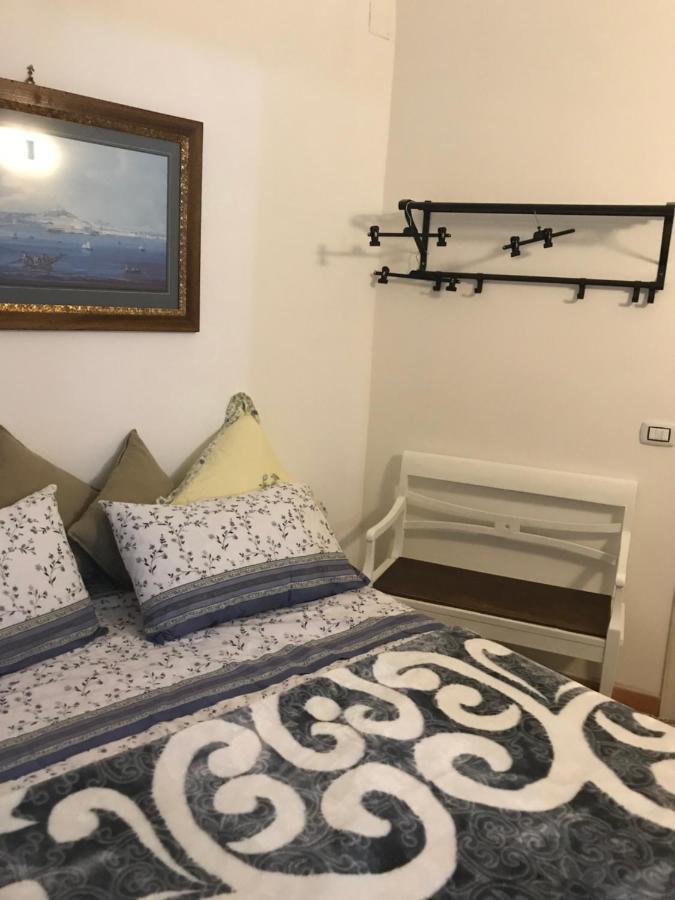 L'Alloggio Di Tina Hotel Наполи Екстериор снимка
