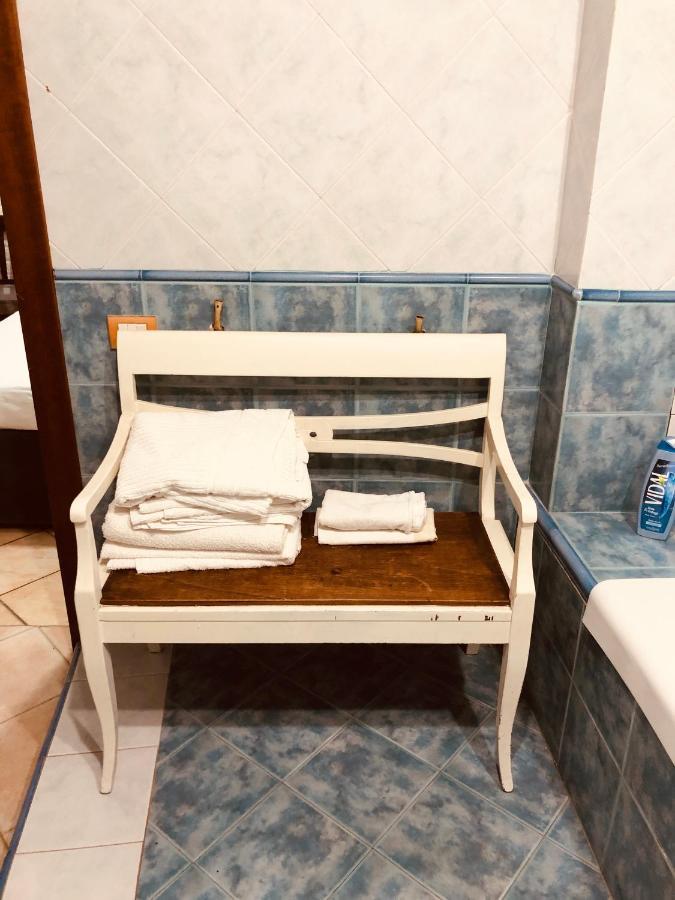 L'Alloggio Di Tina Hotel Наполи Екстериор снимка